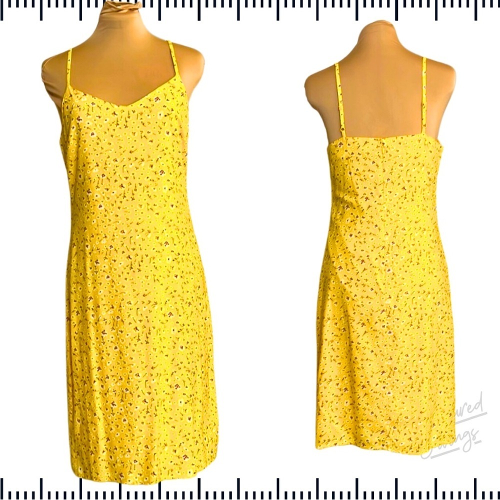 Abound [Small - EUC] Yellow, White & Purple Floral Fitted Knee-Length Dr…